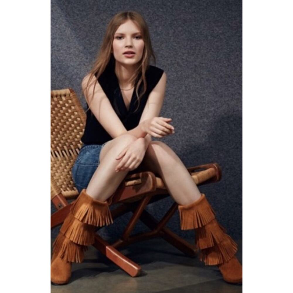 Minnetonka Three Layer Fringe Calf High Boots in Light Brown in Size 10